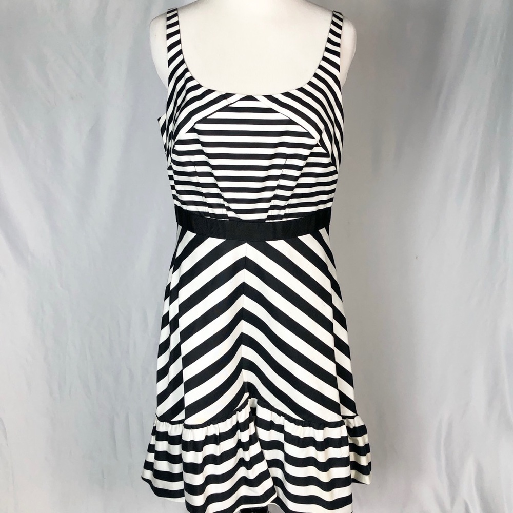 McGinn Sleeveless Cocktail Dress 8